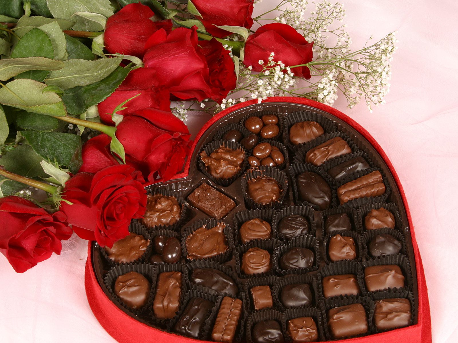 http://stopbeingaloser.files.wordpress.com/2011/02/heart-shaped-box-of-chocolates.jpg